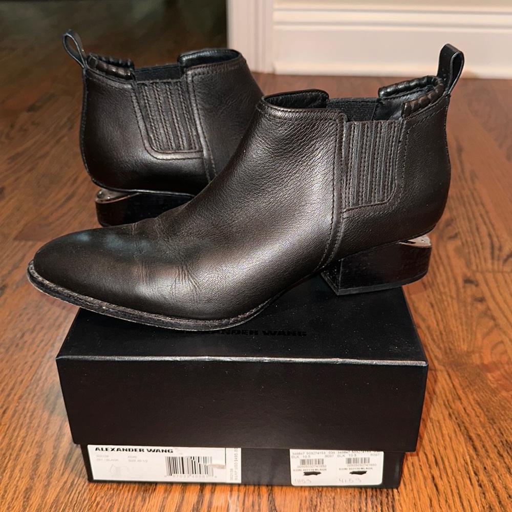 Alexander wang kori boots in 40.5, black and silver detail. Worn a few times